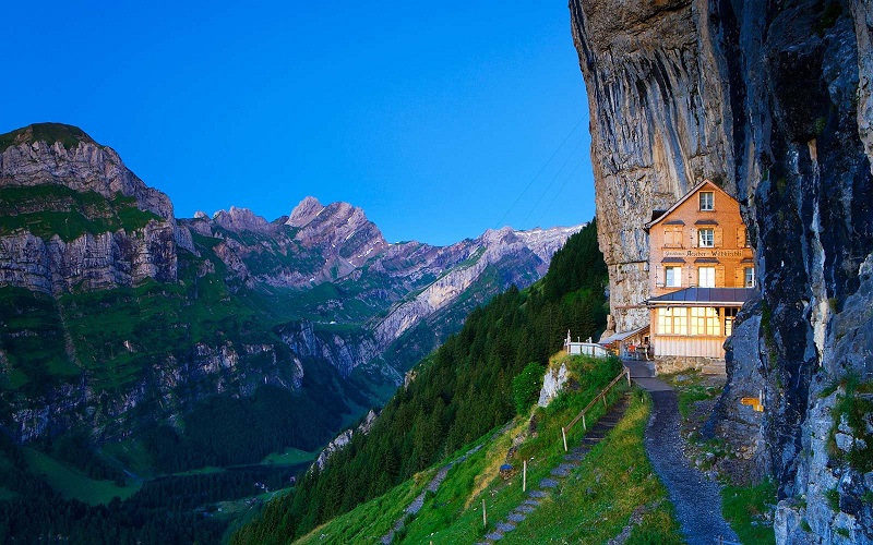 8 Top Incredible Hotels Of The World