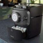 Philips HR2660/03 Pasta Maker preparing fresh homemade pasta