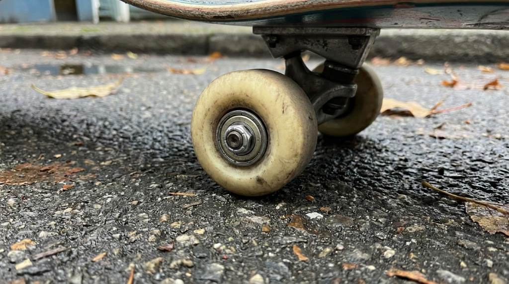 Skateboard wheel rattling from loose axle nut